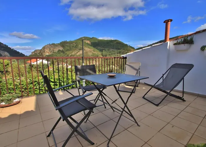 A Casa Da Lena Holiday home Foz do Cobrao